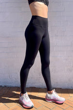 CROPPED BLACK TIGHTS WITH PHONE POCKET